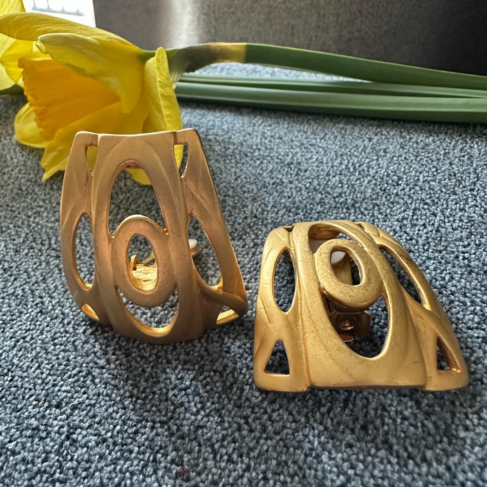 Signed Maxine Denker Gold Tone Large Earrings Clip On Trapezoid Oval Vintage